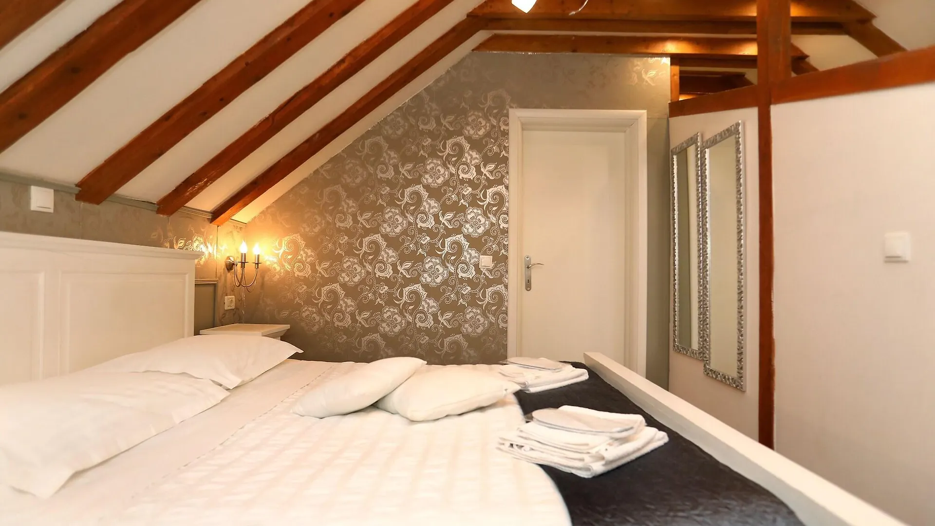Villa Carrara Trogir 3*,